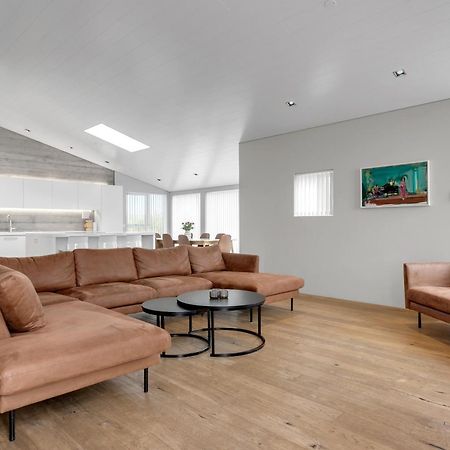 Luxury Villa With River View Laugaras Buitenkant foto