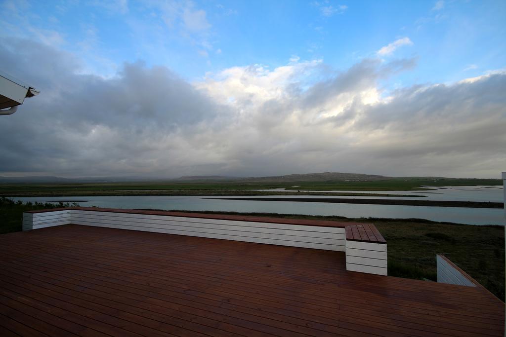 Luxury Villa With River View Laugaras Buitenkant foto